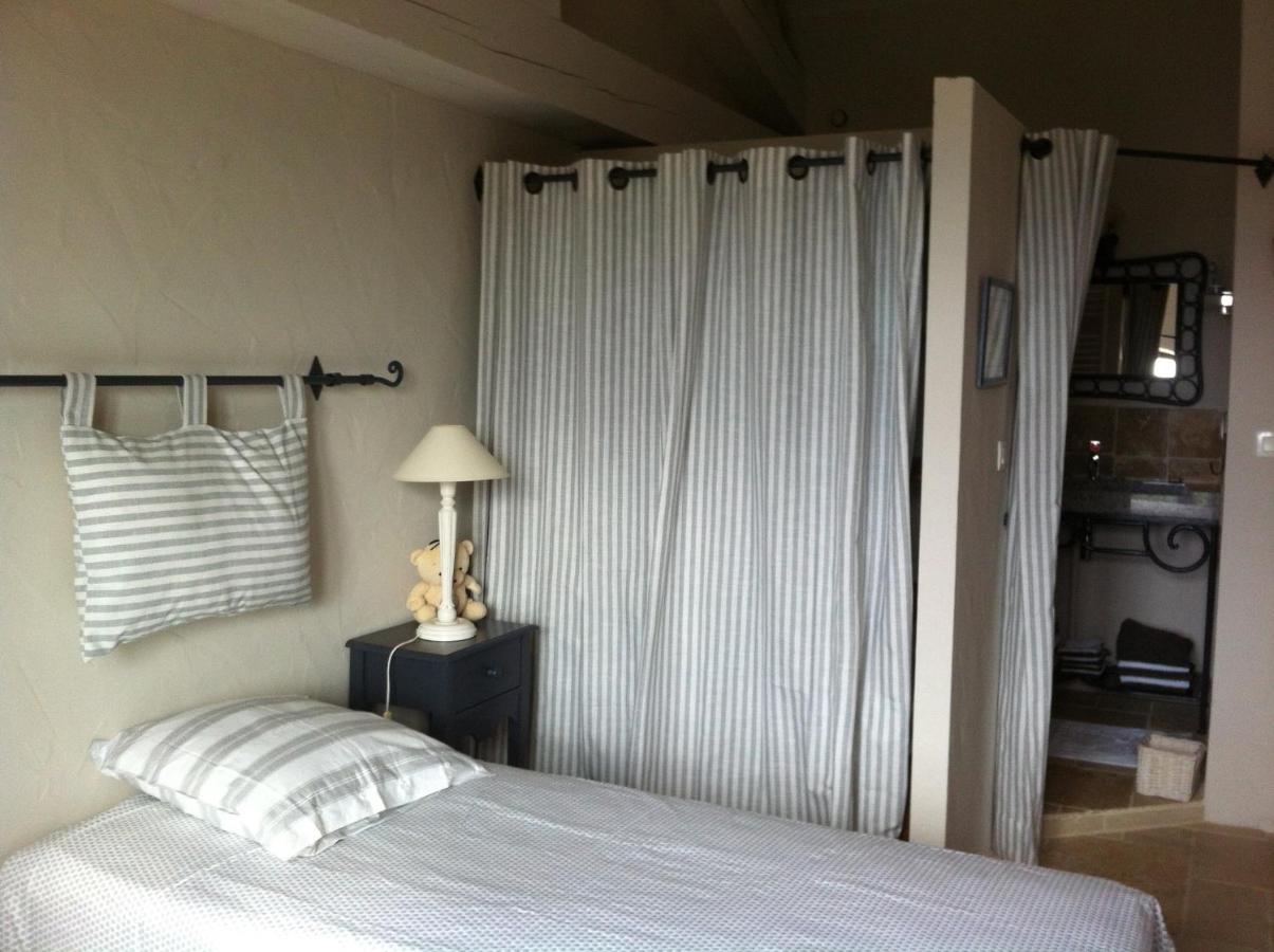 Oustau De Piera Bed & Breakfast Gordes Exterior photo